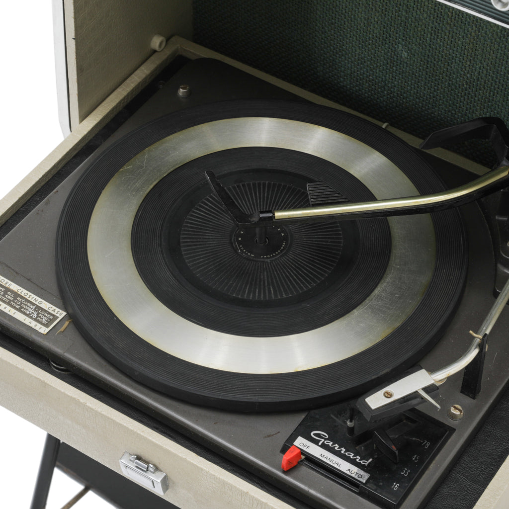 Beige Sylvania Turntable with Built In Speakers & Cart