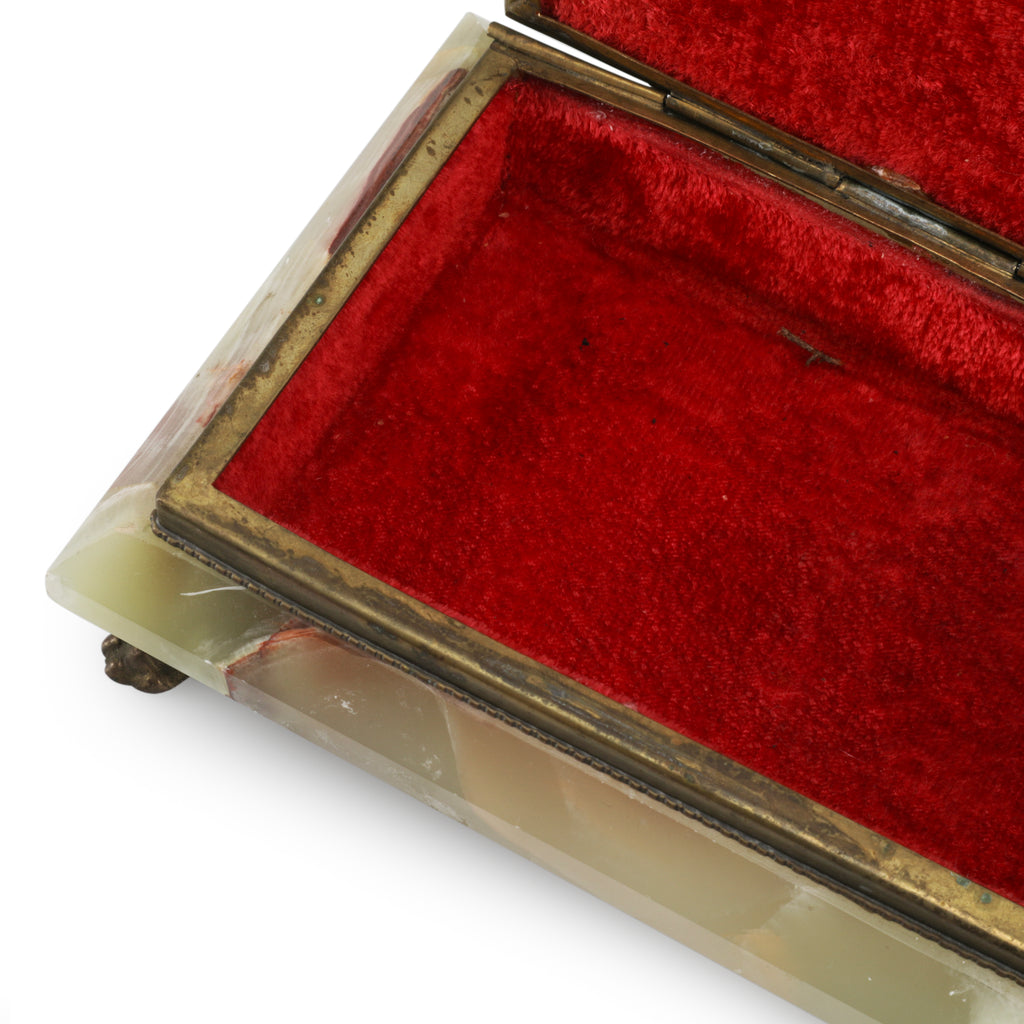 Jade / Red Velvet Jaguar Box (A+D)