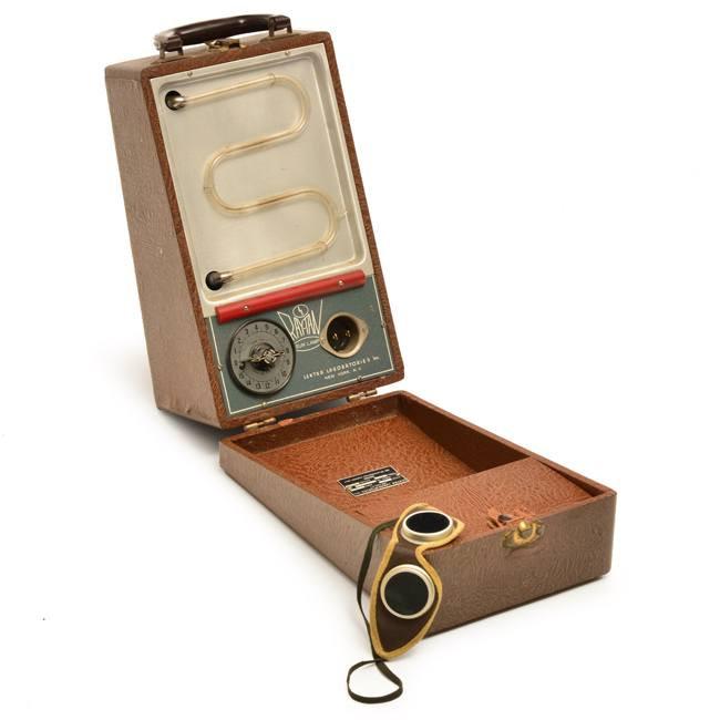 Vintage 1930'S Ray Tan Sun Lamp + Glasses in Brown Case