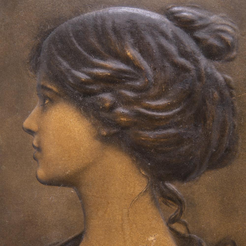 1062 (A+D) Vintage Woman in Profile