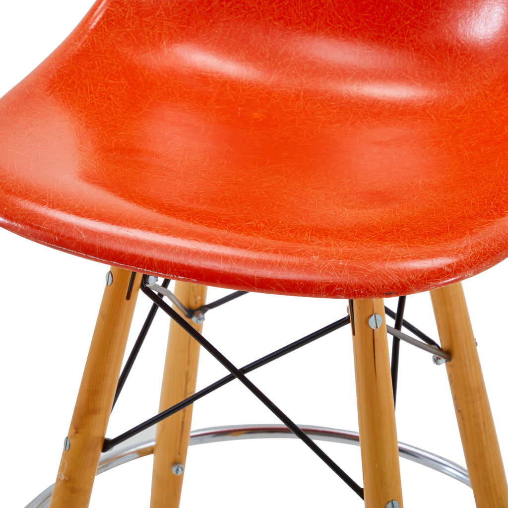 Shell Dowel Bar Stool with Wooden Base