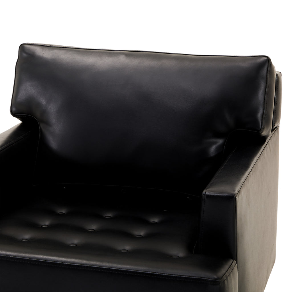 Black 810 Vinyl Lounge Chair