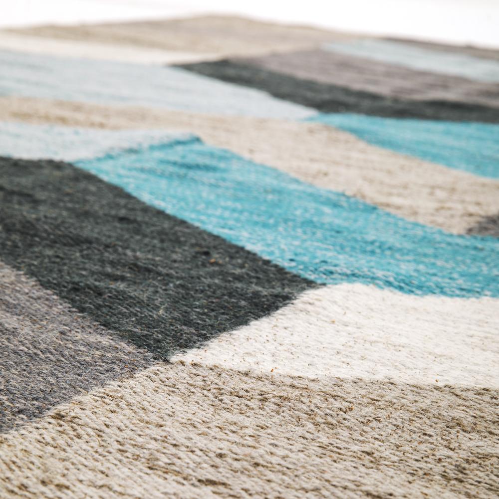 Graphic Grey and Blue Arrow Rug