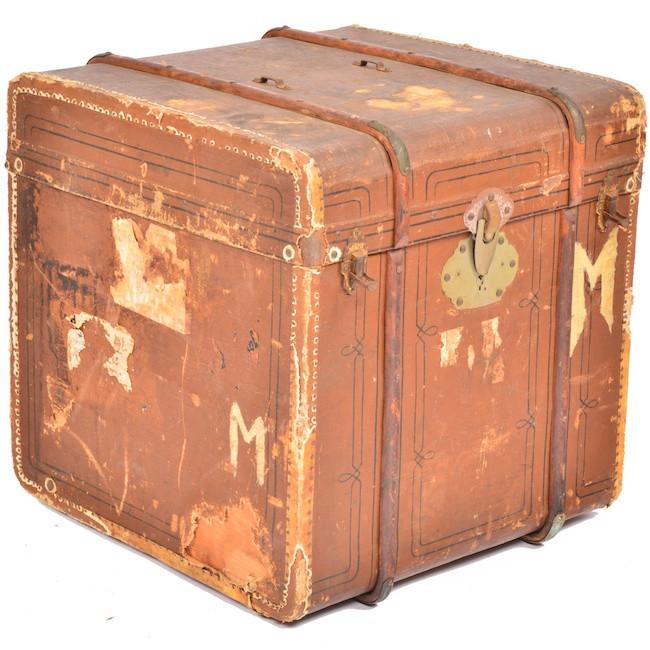 Trunk - Distressed Brown