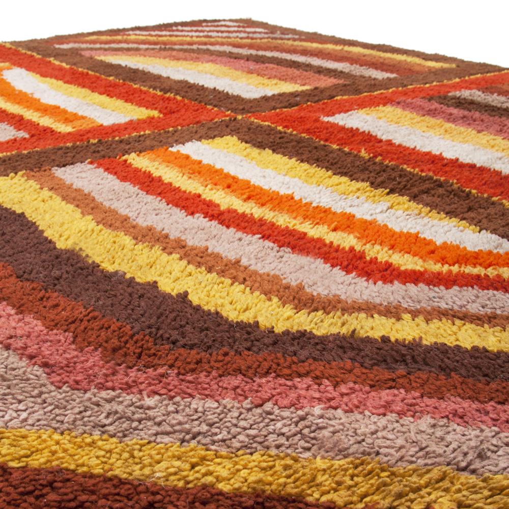 Line Patterned Square Frame Rug