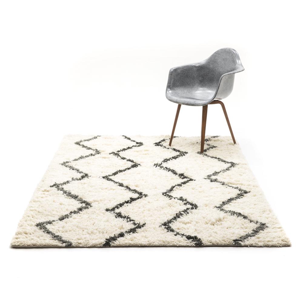 White & Black Zig Zag Contemporary Rug