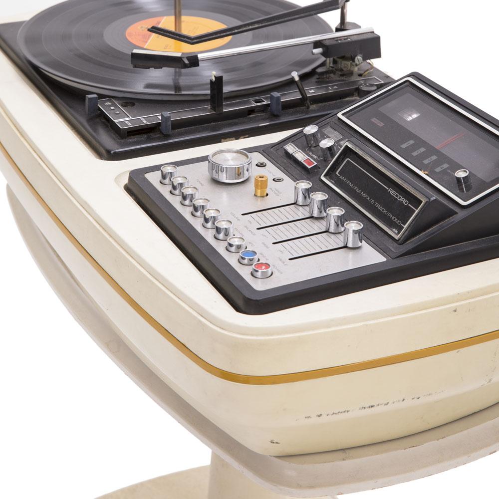 White Bass Record Player (BROKEN)