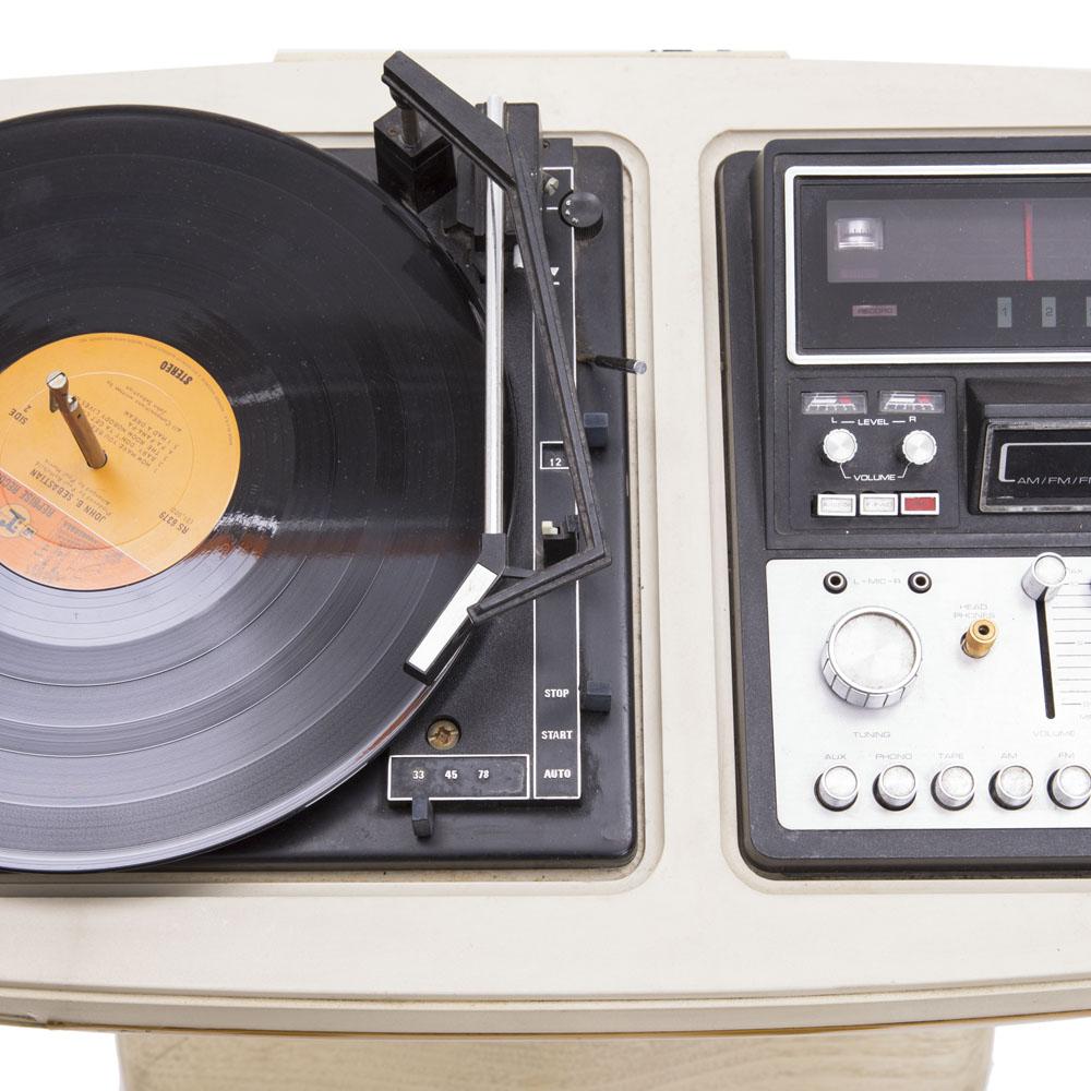 White Bass Record Player (BROKEN)