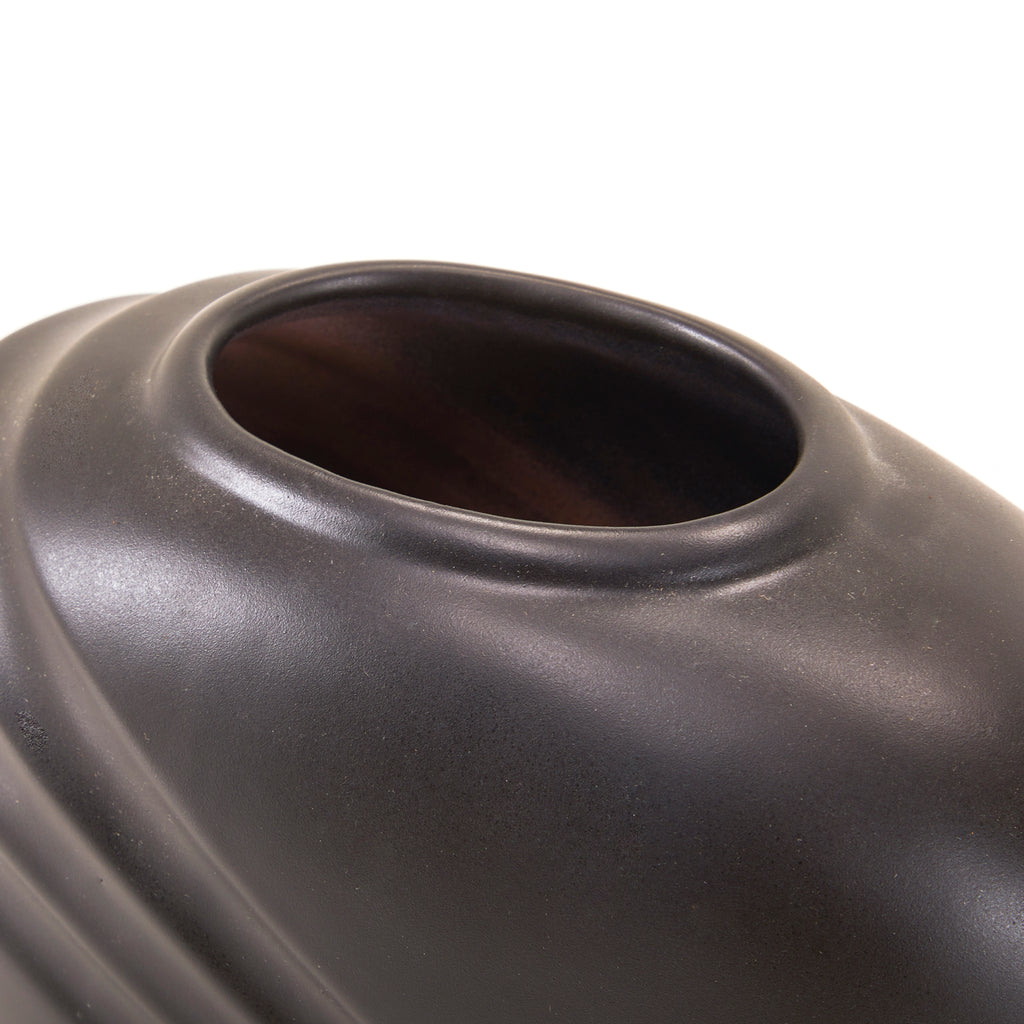 Black Round Wave Ridge Vase