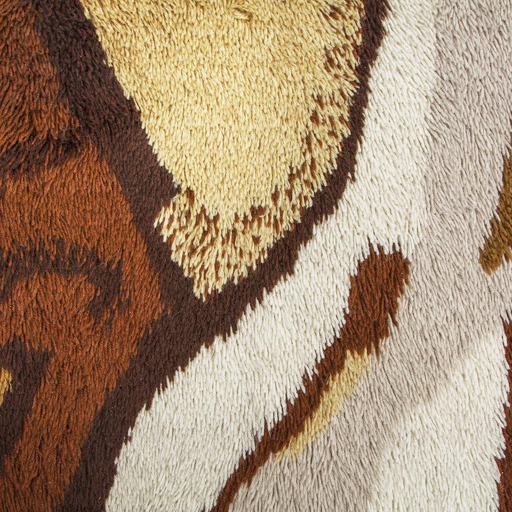 Wavy Brown Rug