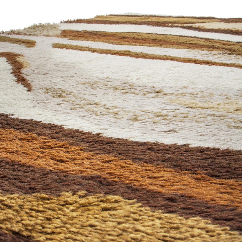 Wavy Brown Rug